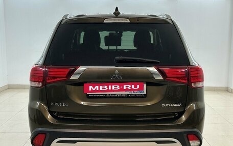 Mitsubishi Outlander III рестайлинг 3, 2019 год, 2 440 000 рублей, 3 фотография