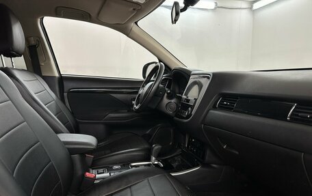 Mitsubishi Outlander III рестайлинг 3, 2019 год, 2 440 000 рублей, 12 фотография