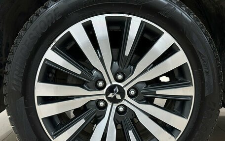 Mitsubishi Outlander III рестайлинг 3, 2019 год, 2 440 000 рублей, 16 фотография