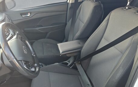 Hyundai Solaris II рестайлинг, 2018 год, 1 300 000 рублей, 11 фотография