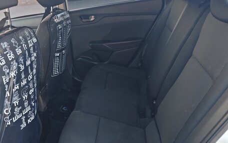 Hyundai Solaris II рестайлинг, 2018 год, 1 300 000 рублей, 16 фотография