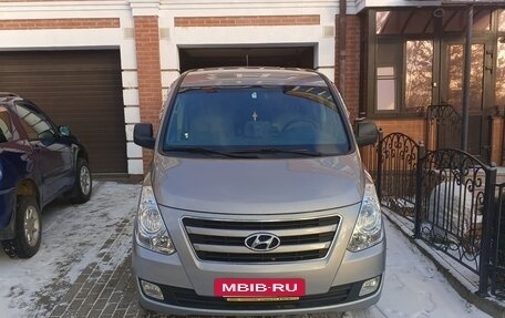 Hyundai Grand Starex Grand Starex I рестайлинг 2, 2017 год, 2 999 000 рублей, 2 фотография