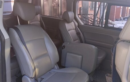 Hyundai Grand Starex Grand Starex I рестайлинг 2, 2017 год, 2 999 000 рублей, 9 фотография
