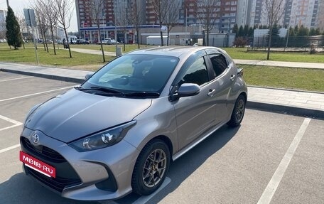 Toyota Yaris, 2020 год, 1 450 000 рублей, 2 фотография