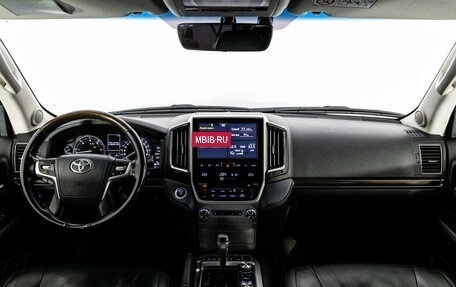 Toyota Land Cruiser 200, 2018 год, 5 399 000 рублей, 10 фотография