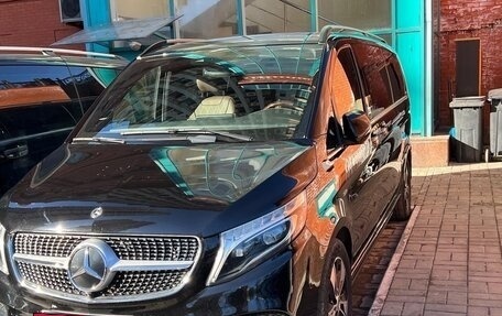 Mercedes-Benz V-Класс, 2021 год, 8 900 000 рублей, 2 фотография