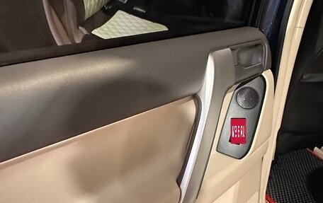 Toyota Land Cruiser Prado 150 рестайлинг 2, 2020 год, 8 800 000 рублей, 3 фотография