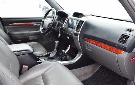 Toyota Land Cruiser Prado 120 рестайлинг, 2004 год, 1 747 000 рублей, 15 фотография