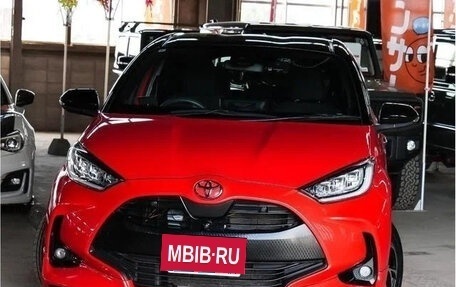 Toyota Yaris, 2022 год, 1 174 027 рублей, 2 фотография
