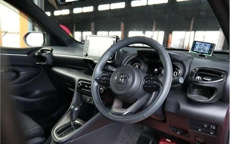 Toyota Yaris, 2022 год, 1 174 027 рублей, 14 фотография