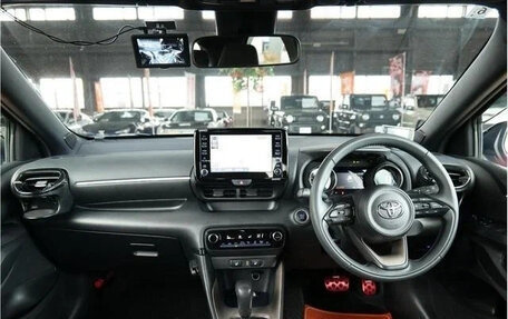 Toyota Yaris, 2022 год, 1 174 027 рублей, 17 фотография