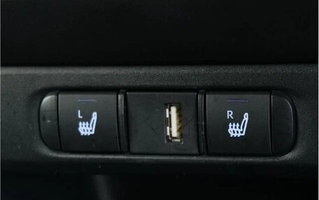 Toyota Yaris, 2022 год, 1 174 027 рублей, 23 фотография