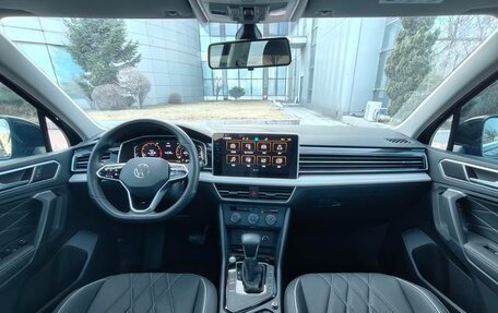 Volkswagen Tiguan II, 2022 год, 2 700 000 рублей, 7 фотография