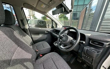 Toyota Sienta, 2022 год, 1 085 027 рублей, 16 фотография