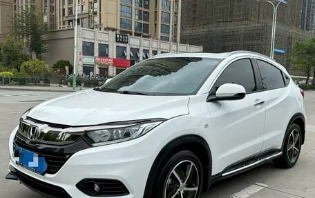 Honda Vezel, 2021 год, 1 290 000 рублей, 3 фотография
