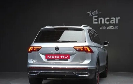 Volkswagen Tiguan II, 2022 год, 2 850 005 рублей, 2 фотография