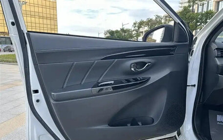 Toyota Yaris XP150 рестайлинг, 2022 год, 1 230 190 рублей, 16 фотография