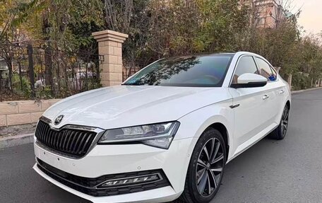 Skoda Superb III рестайлинг, 2022 год, 2 150 000 рублей, 3 фотография