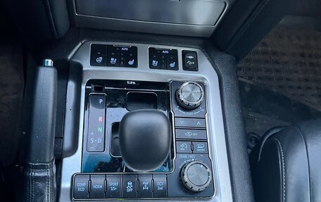 Toyota Land Cruiser 200, 2018 год, 6 400 000 рублей, 12 фотография