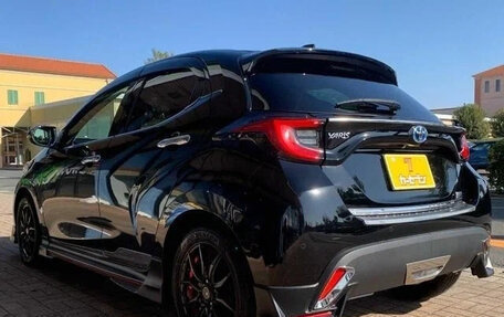 Toyota Yaris, 2022 год, 976 027 рублей, 4 фотография