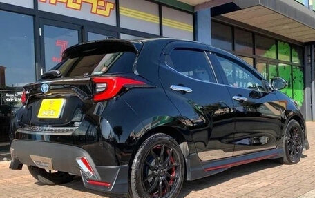 Toyota Yaris, 2022 год, 976 027 рублей, 6 фотография