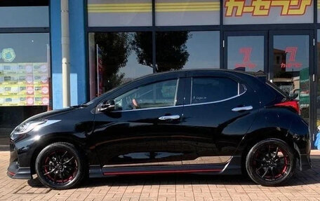 Toyota Yaris, 2022 год, 976 027 рублей, 3 фотография