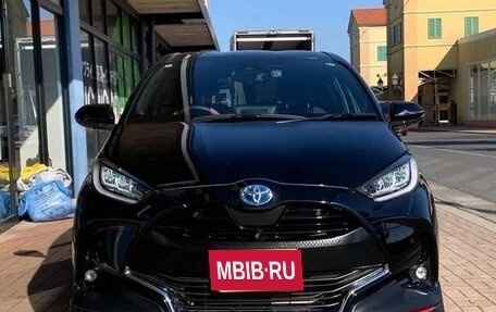 Toyota Yaris, 2022 год, 976 027 рублей, 2 фотография