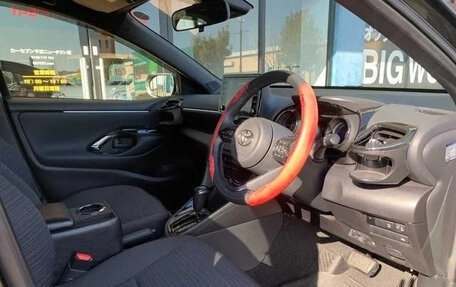 Toyota Yaris, 2022 год, 976 027 рублей, 11 фотография