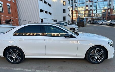 Mercedes-Benz E-Класс, 2018 год, 3 450 000 рублей, 5 фотография