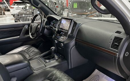 Toyota Land Cruiser 200, 2016 год, 6 400 000 рублей, 19 фотография