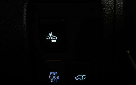 Toyota Land Cruiser 200, 2016 год, 6 400 000 рублей, 25 фотография