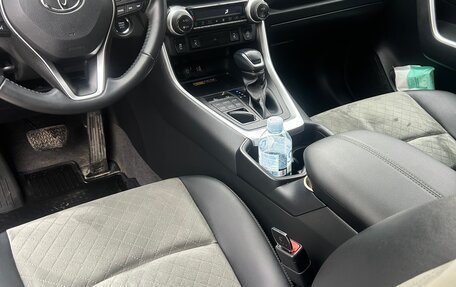 Toyota RAV4, 2024 год, 3 950 000 рублей, 7 фотография