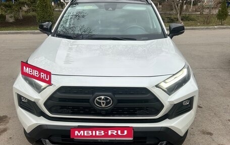 Toyota RAV4, 2024 год, 3 950 000 рублей, 2 фотография