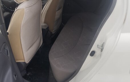 Toyota Platz, 2000 год, 400 000 рублей, 15 фотография