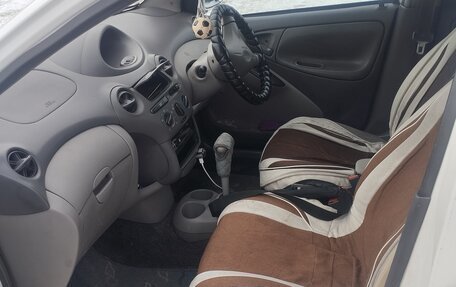 Toyota Platz, 2000 год, 400 000 рублей, 16 фотография