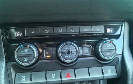 Skoda Karoq I, 2022 год, 1 811 000 рублей, 9 фотография