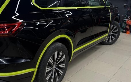 Volkswagen Touareg III, 2019 год, 4 500 000 рублей, 10 фотография