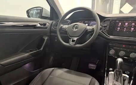 Volkswagen T-Roc I, 2022 год, 1 600 000 рублей, 9 фотография