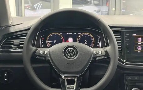 Volkswagen T-Roc I, 2022 год, 1 600 000 рублей, 8 фотография