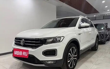 Volkswagen T-Roc I, 2022 год, 1 600 000 рублей, 2 фотография
