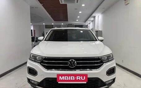 Volkswagen T-Roc I, 2022 год, 1 600 000 рублей, 3 фотография