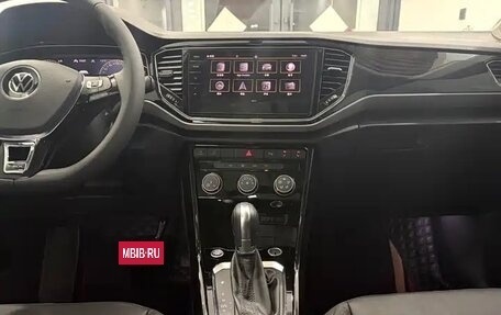 Volkswagen T-Roc I, 2022 год, 1 600 000 рублей, 10 фотография