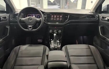 Volkswagen T-Roc I, 2022 год, 1 600 000 рублей, 12 фотография