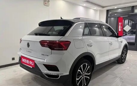 Volkswagen T-Roc I, 2022 год, 1 600 000 рублей, 18 фотография