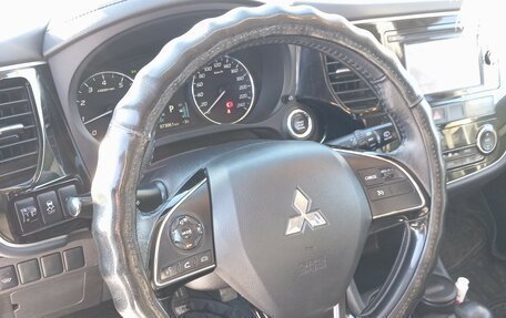 Mitsubishi Outlander III рестайлинг 3, 2015 год, 1 880 000 рублей, 4 фотография