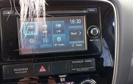 Mitsubishi Outlander III рестайлинг 3, 2015 год, 1 880 000 рублей, 7 фотография