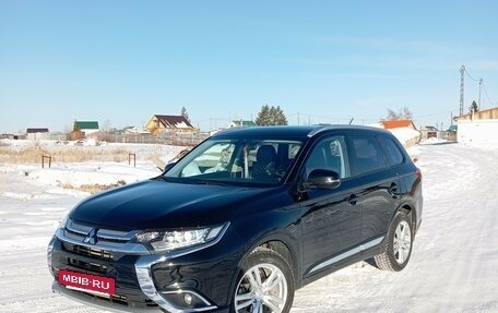 Mitsubishi Outlander III рестайлинг 3, 2015 год, 1 880 000 рублей, 2 фотография