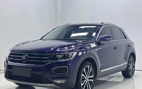 Volkswagen T-Roc I, 2022 год, 1 580 000 рублей, 1 фотография