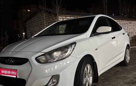 Hyundai Solaris II рестайлинг, 2011 год, 630 000 рублей, 4 фотография