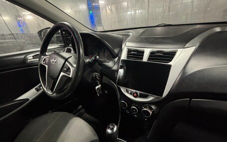 Hyundai Solaris II рестайлинг, 2011 год, 630 000 рублей, 10 фотография